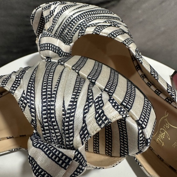 🌺CHRISTIAN LOUBOUTIN 🌺 Greissimo Peep Toe Striped Pumps Size: 37.5 - Picture 13 of 15